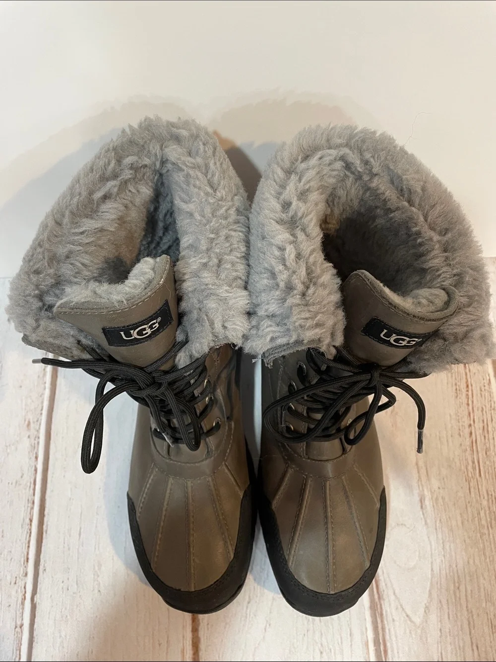 UGG Butte Boots Mens 11.5 Olive Gray Lace-Up Fold Over Shearling Vibram Sole